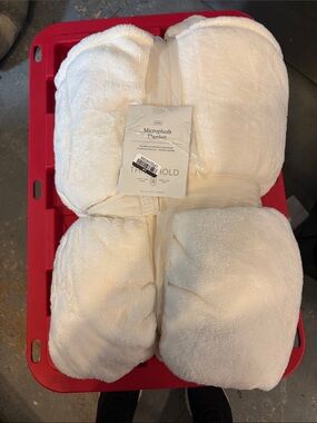 Threshold Plush Microplush Blanket Throw in Cream